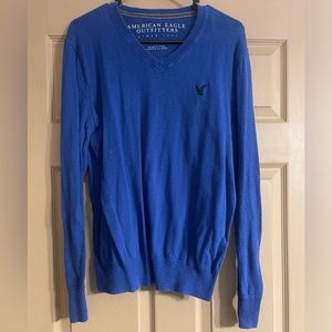 American Eagle blue V-neck size.